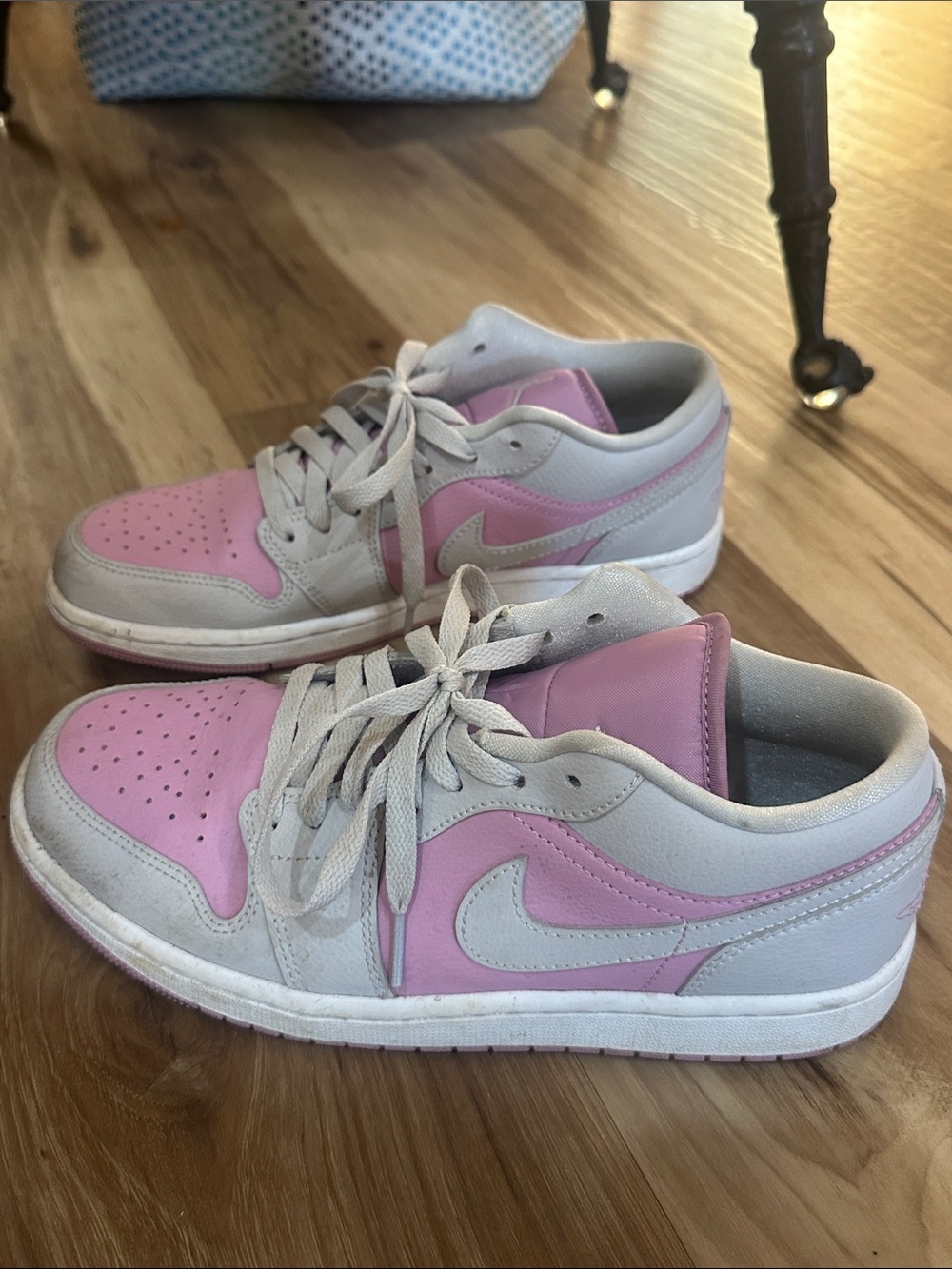 Nike Low-Top Sneakers in Pink and Light Gray